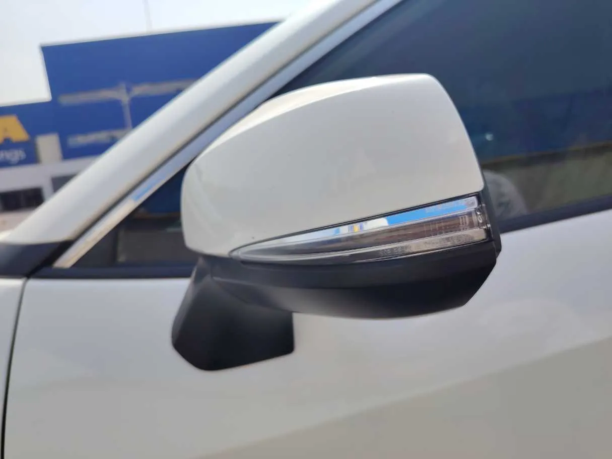 Car image 28