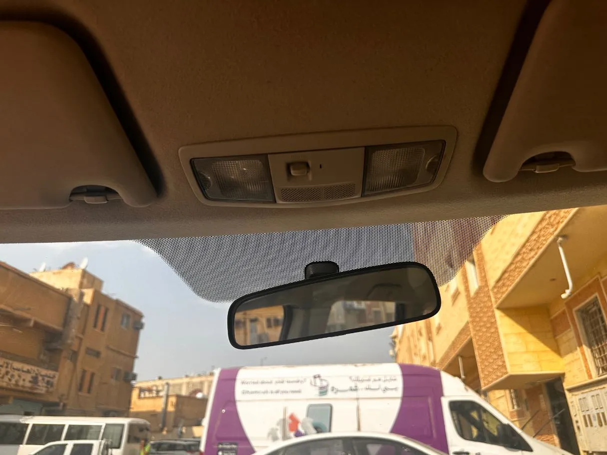 Car image 25