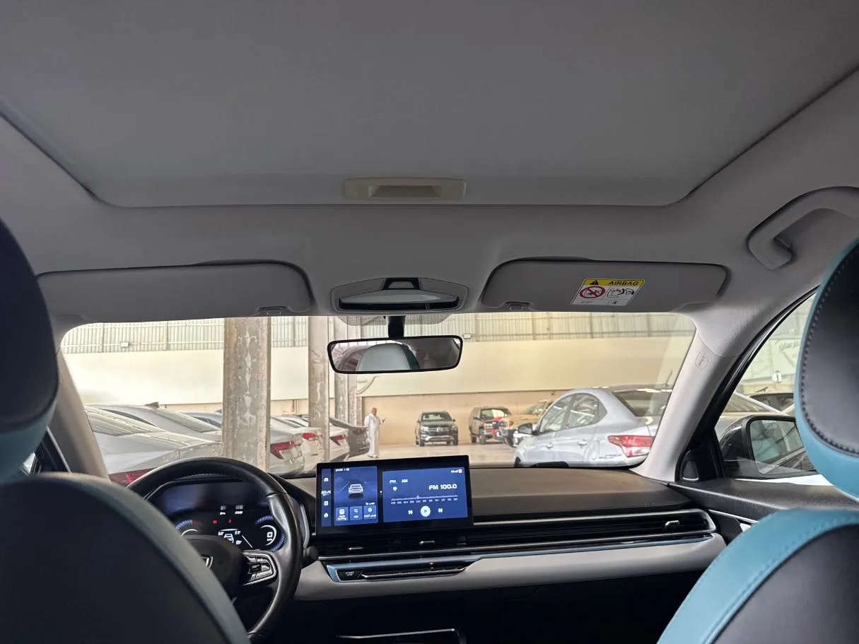 Car image 17