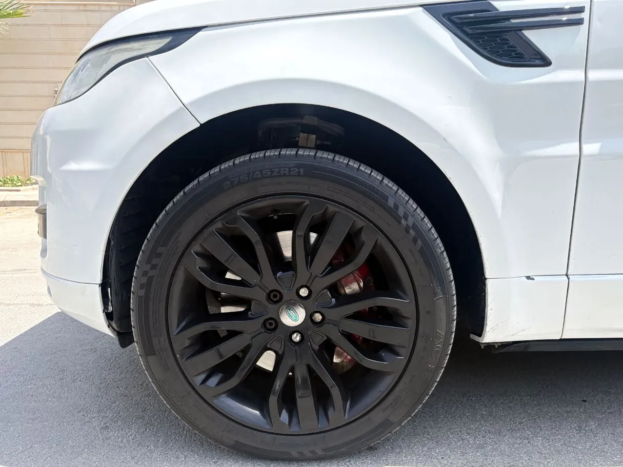 Car image 9