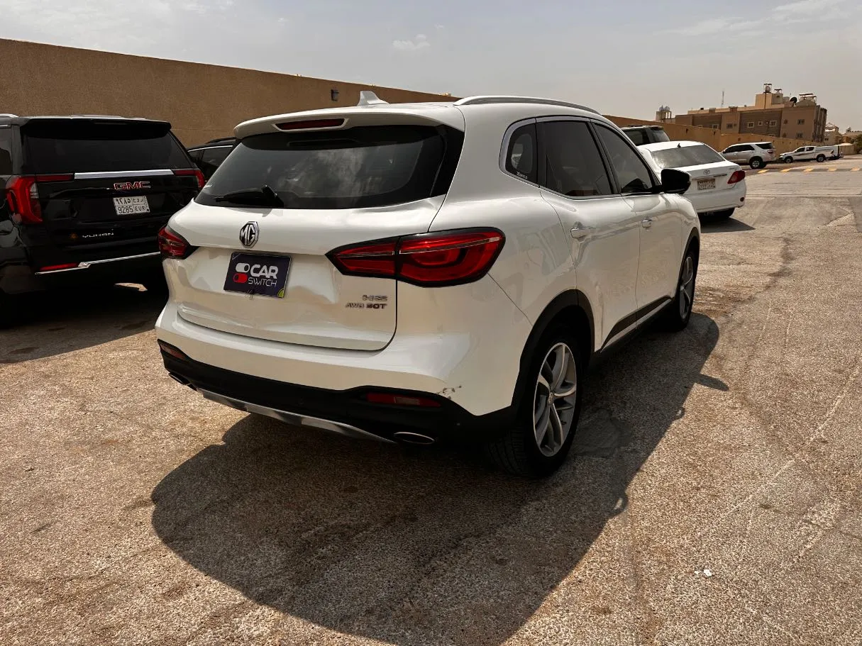 Car image 5