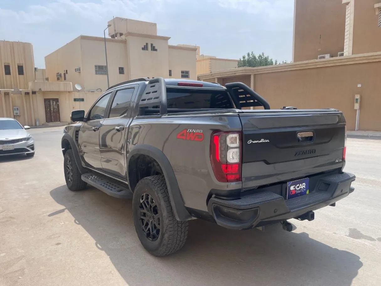 Car image 7