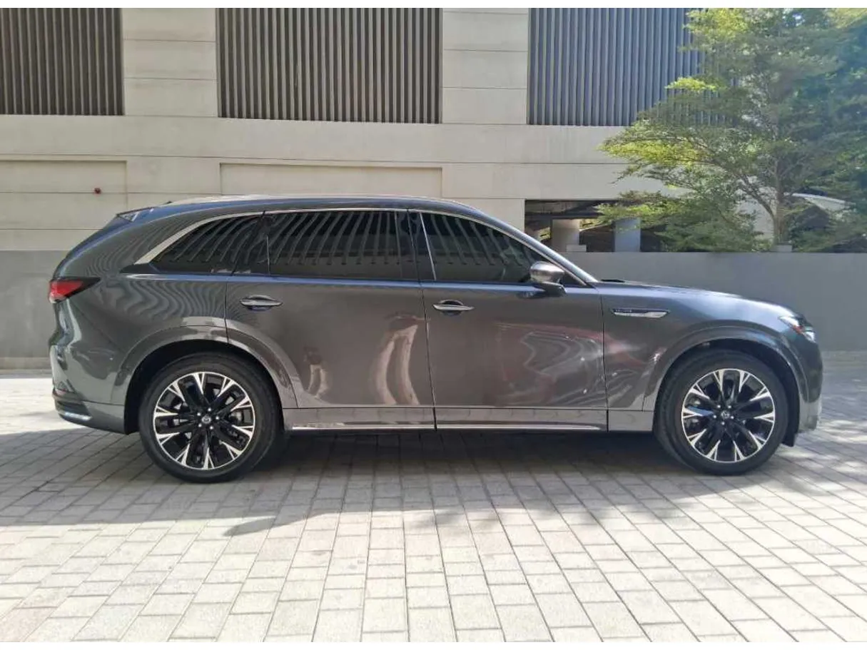 Car image 8