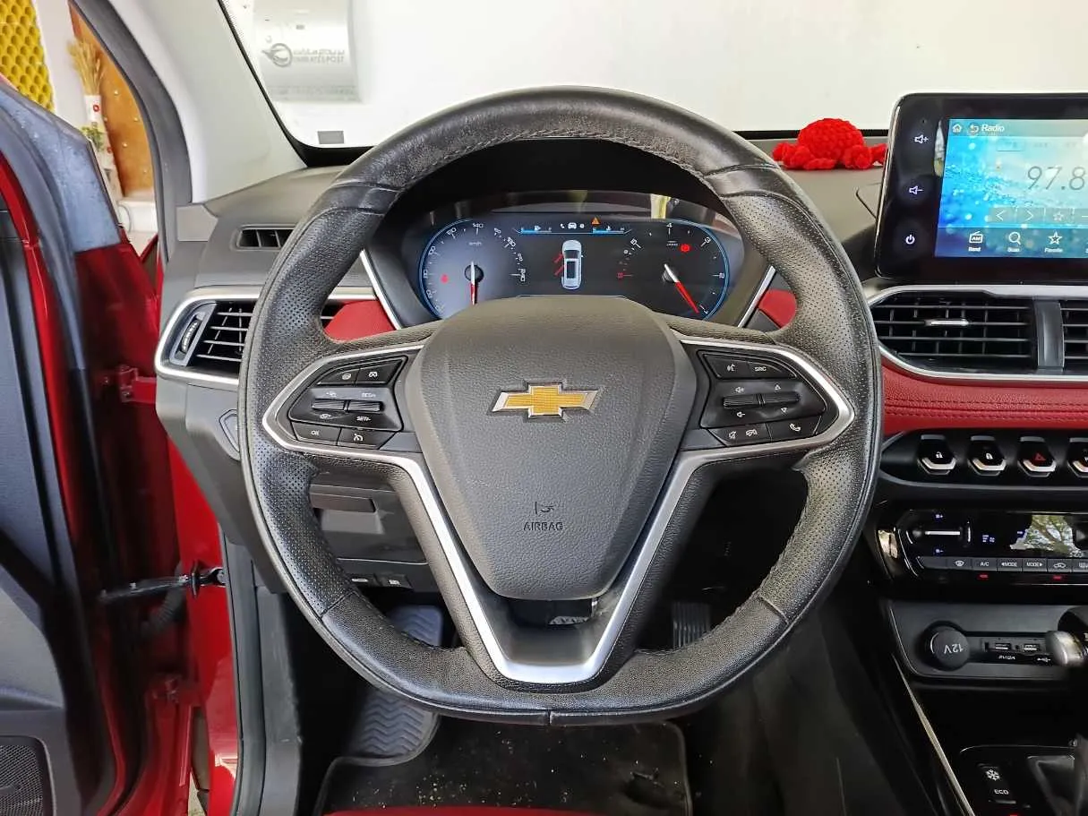 Car image 14
