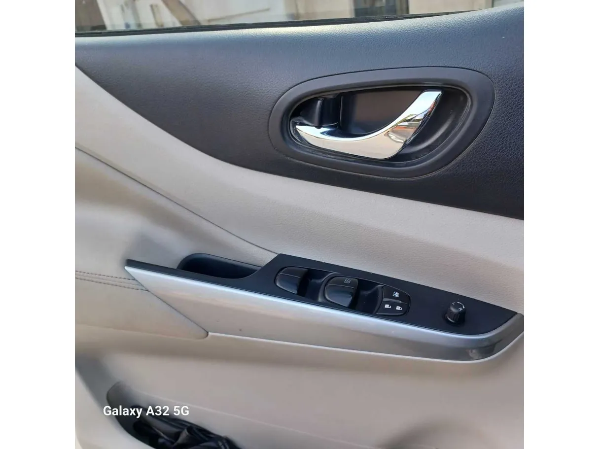 Car image 27