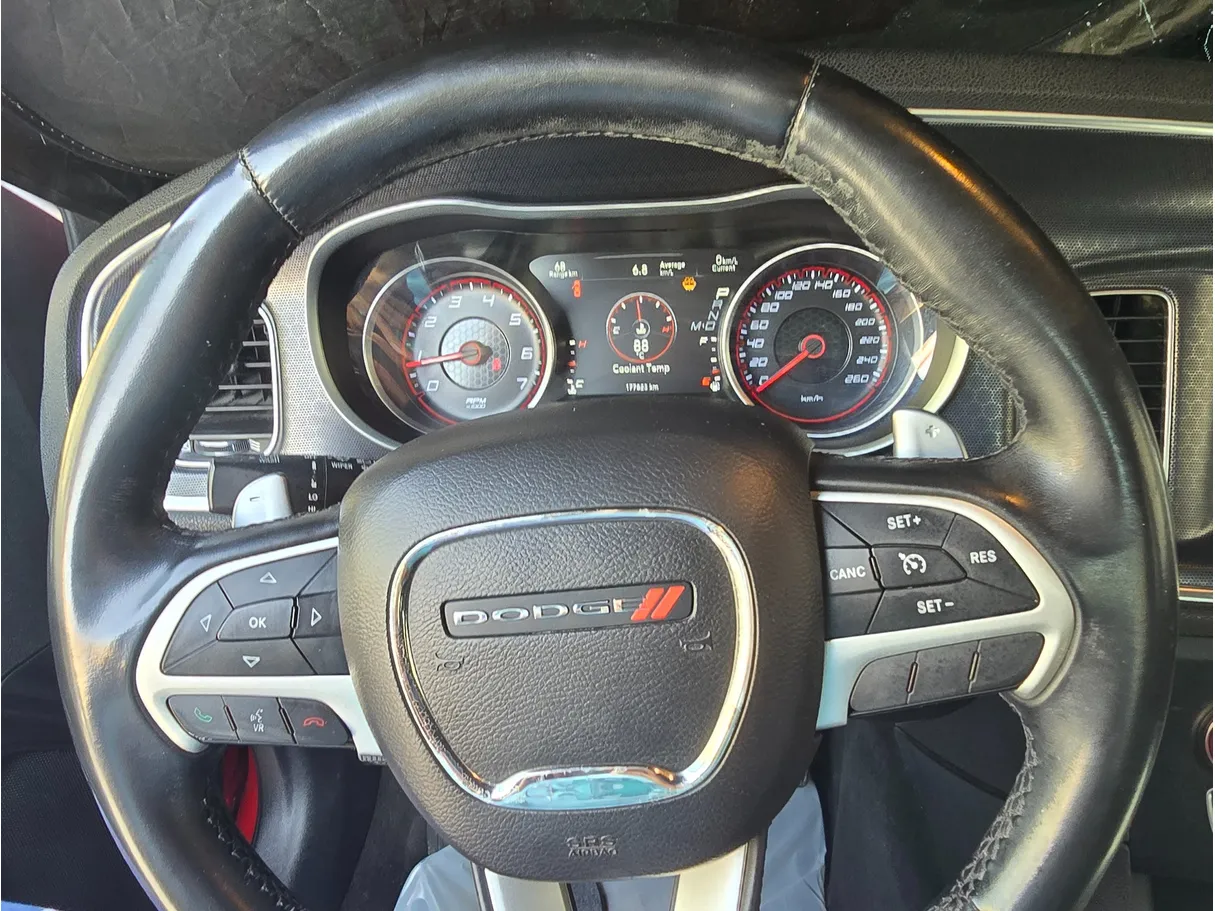 Car image 16