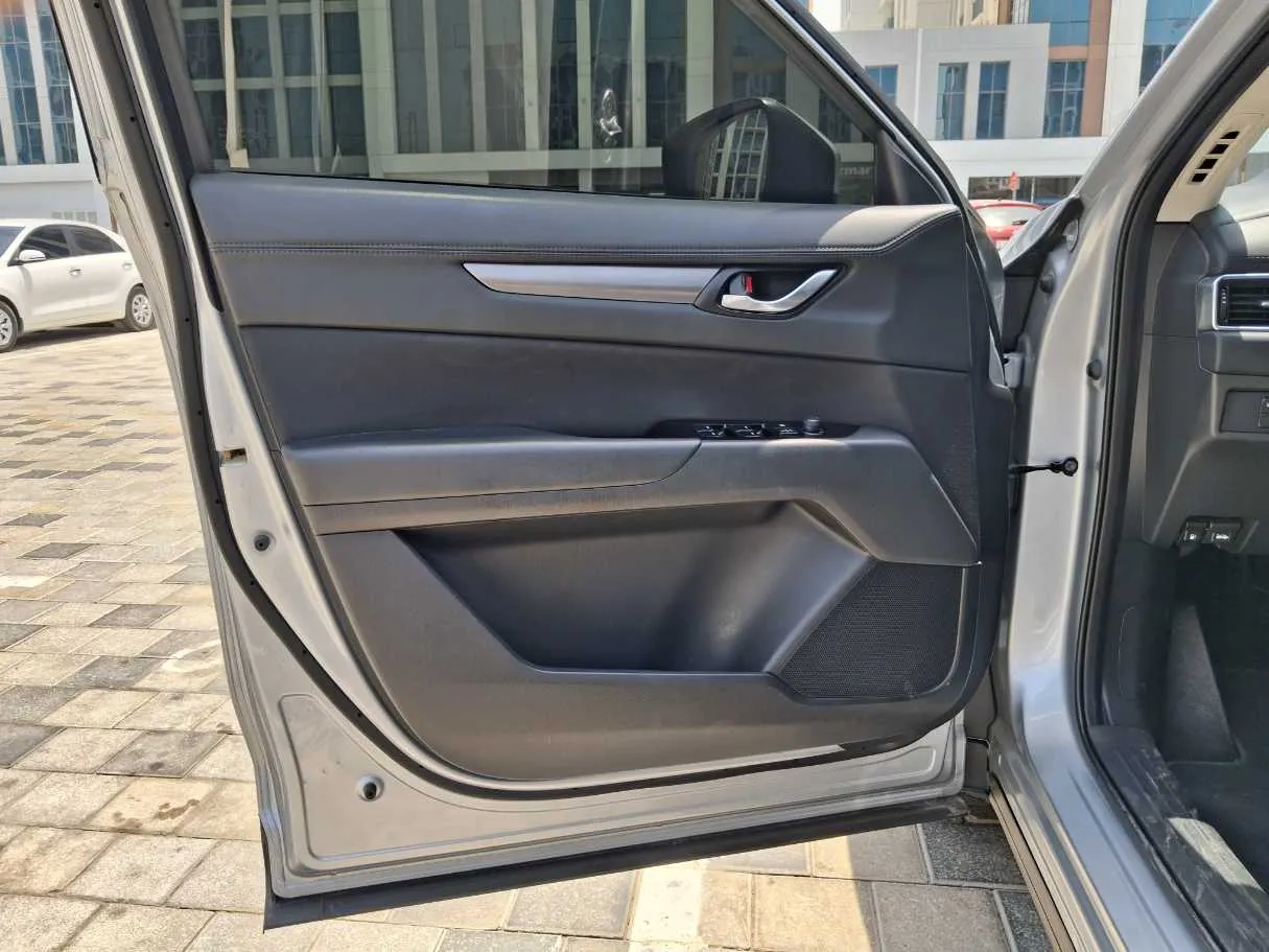 Car image 10