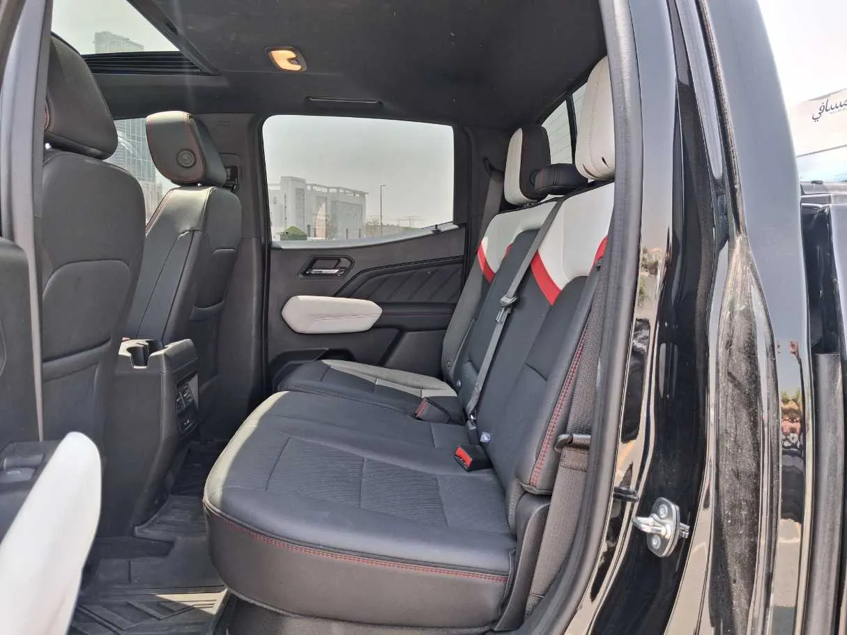 Car image 12