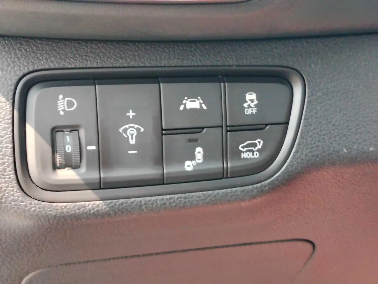 Car image 30