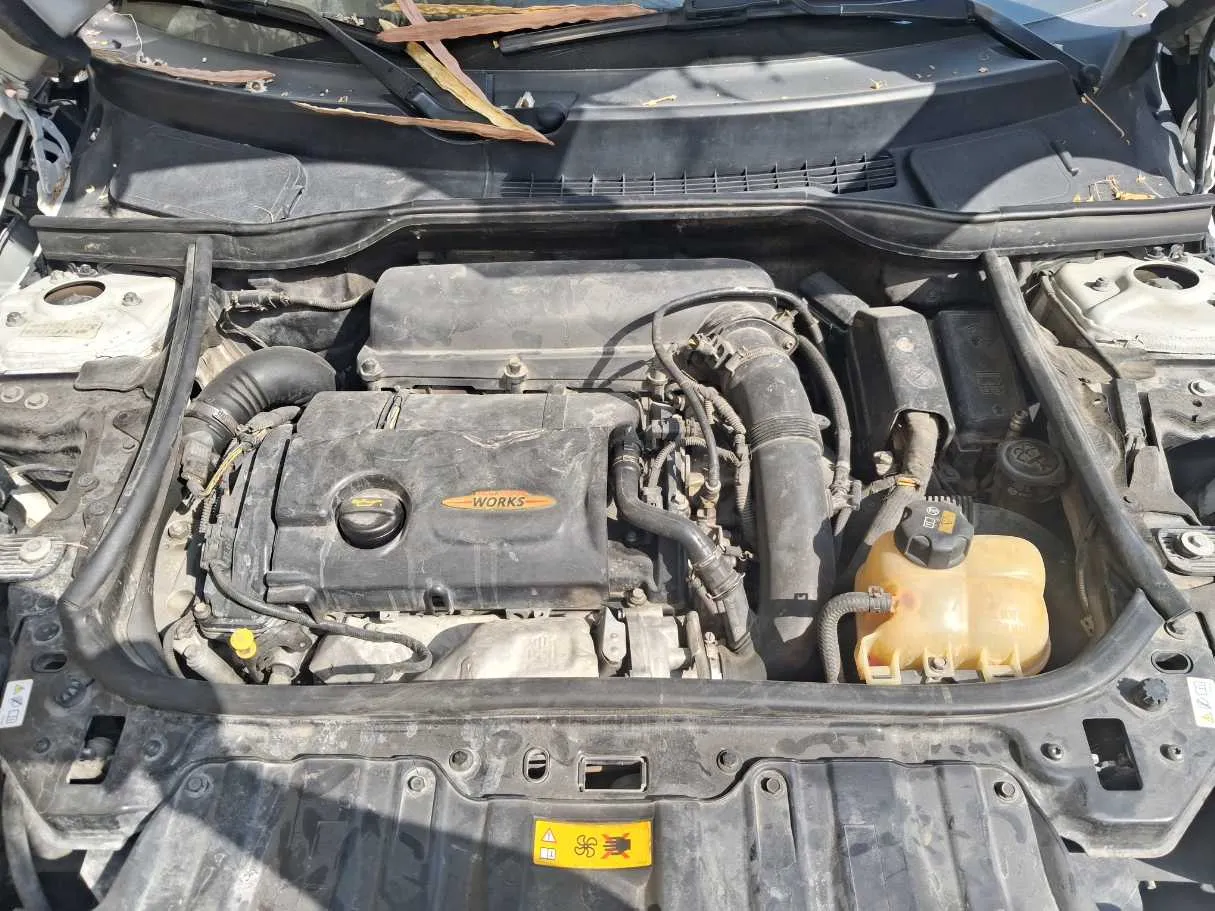 Car image 19