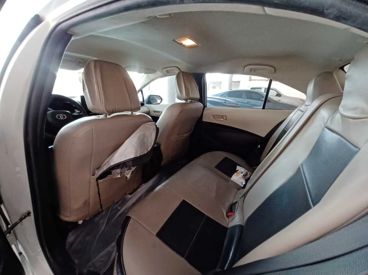 Car image 12