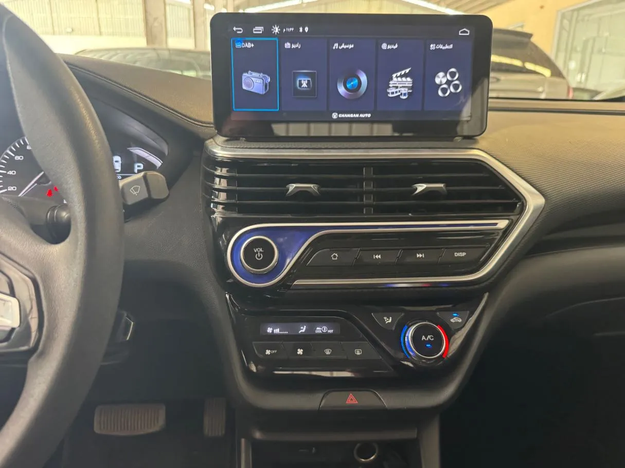 Car image 12