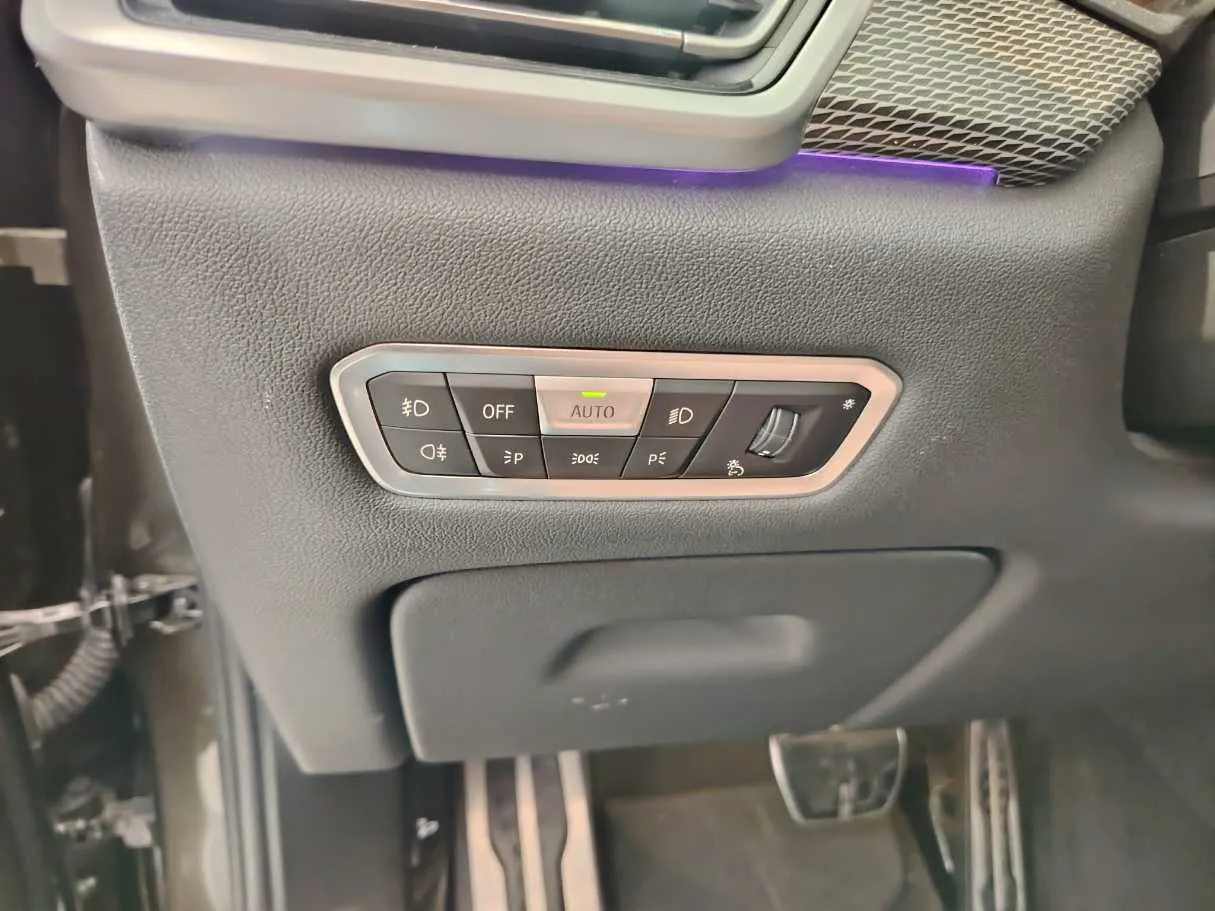 Car image 40
