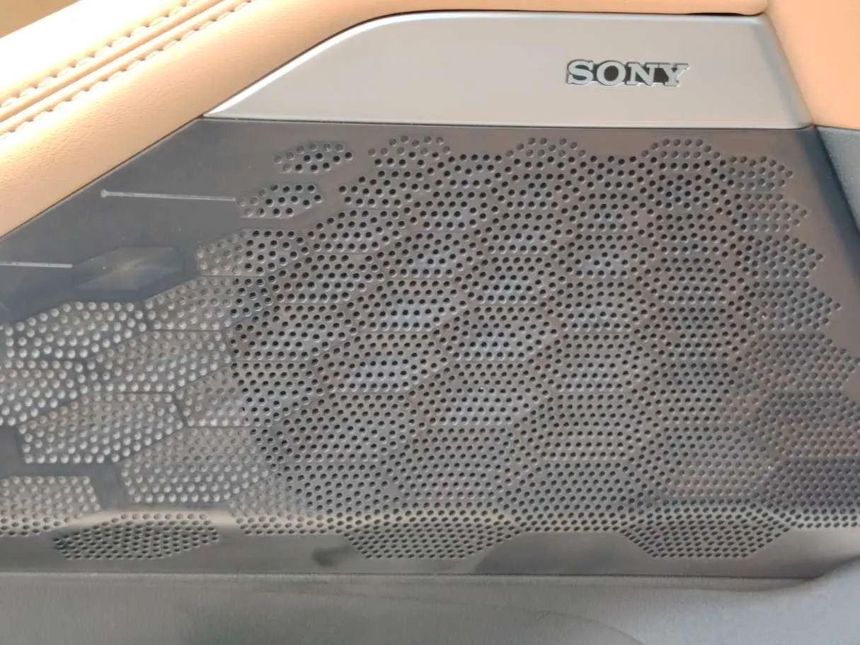 Car image 34