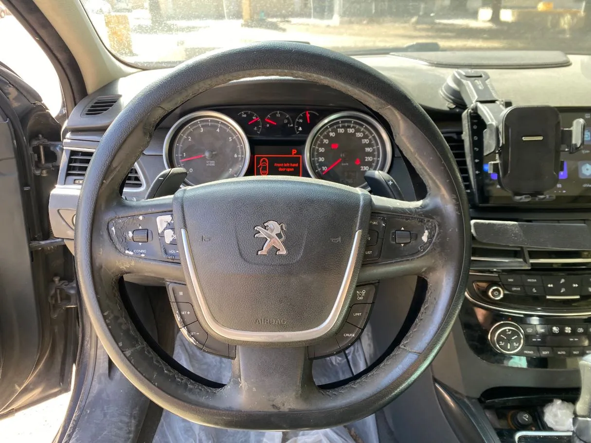 Car image 17