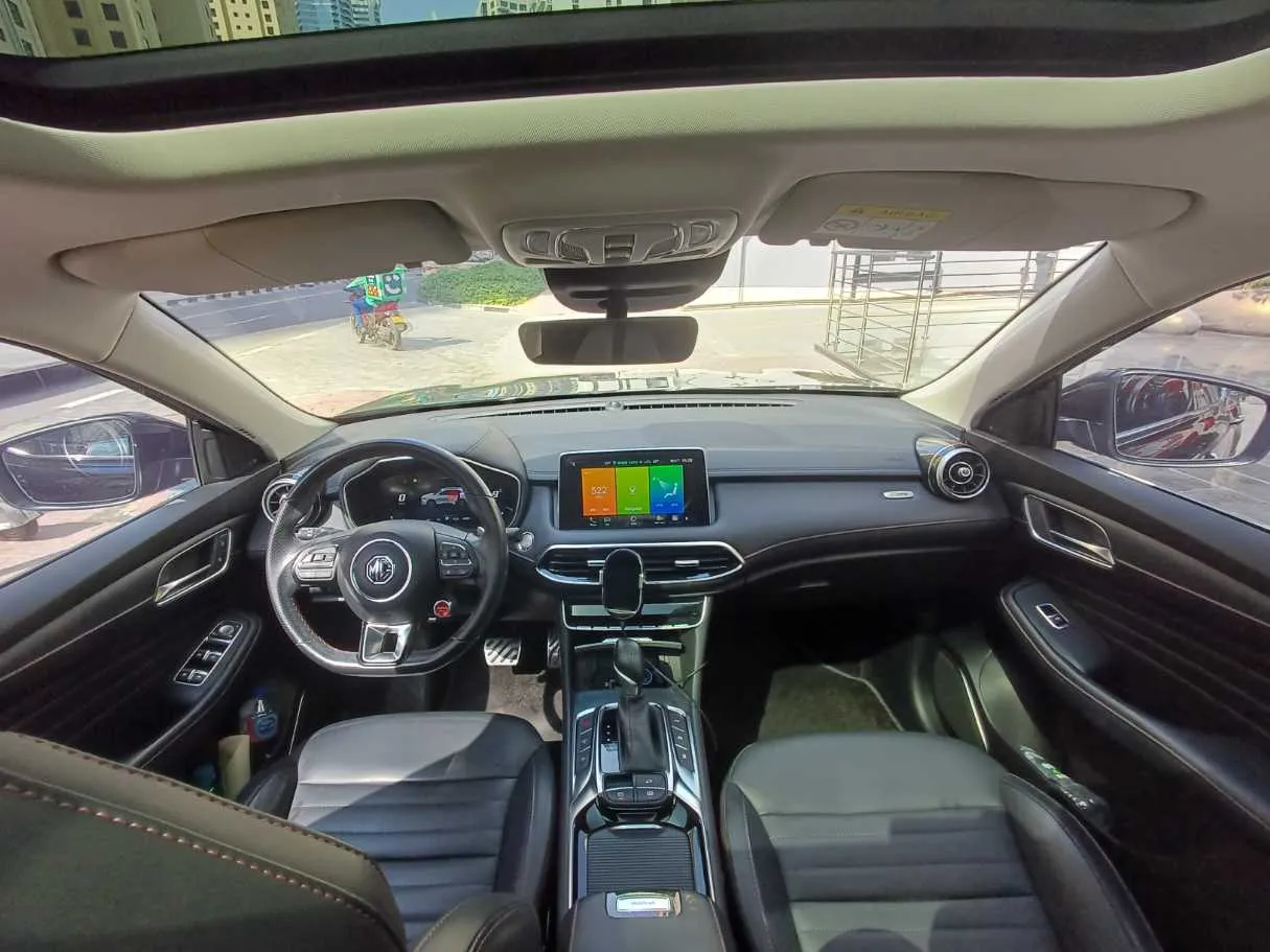 Car image 14