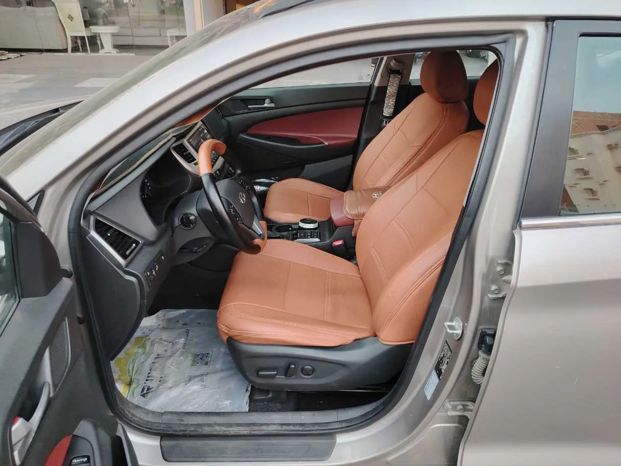 Car image 11