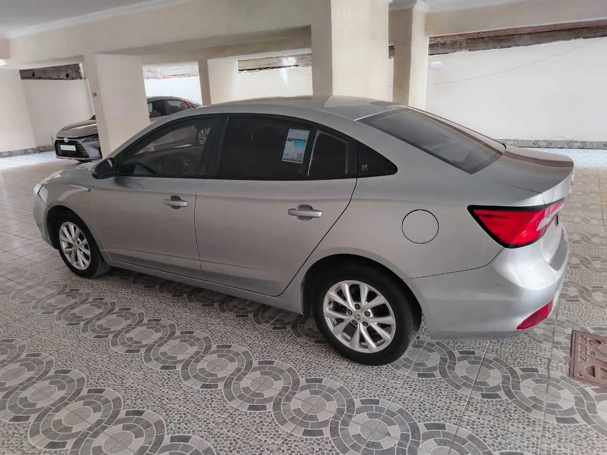 Car image 8