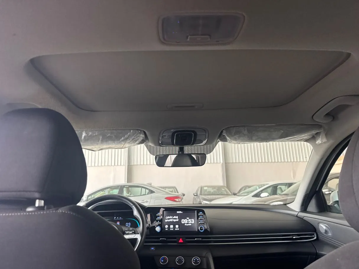 Car image 18