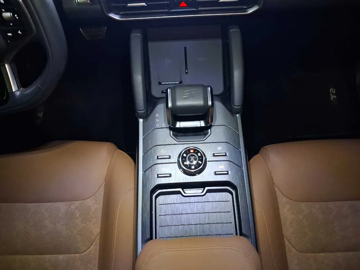 Car image 18
