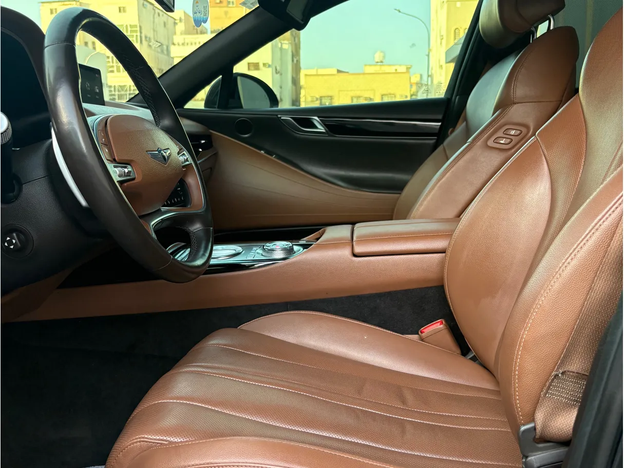 Car image 5