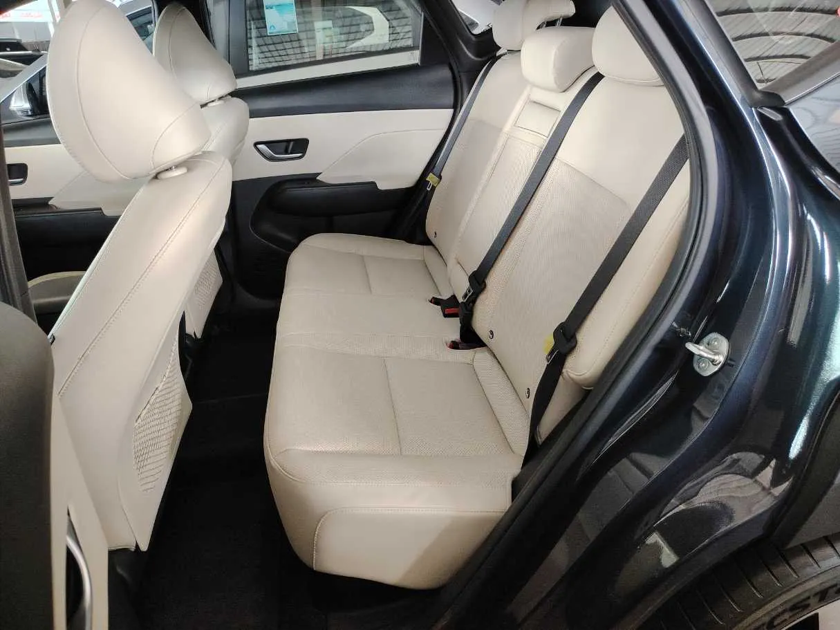 Car image 22