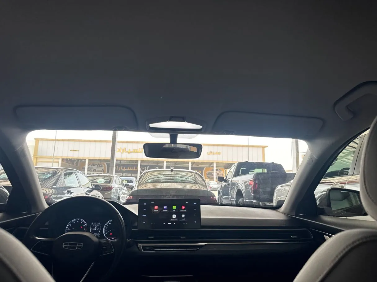 Car image 15