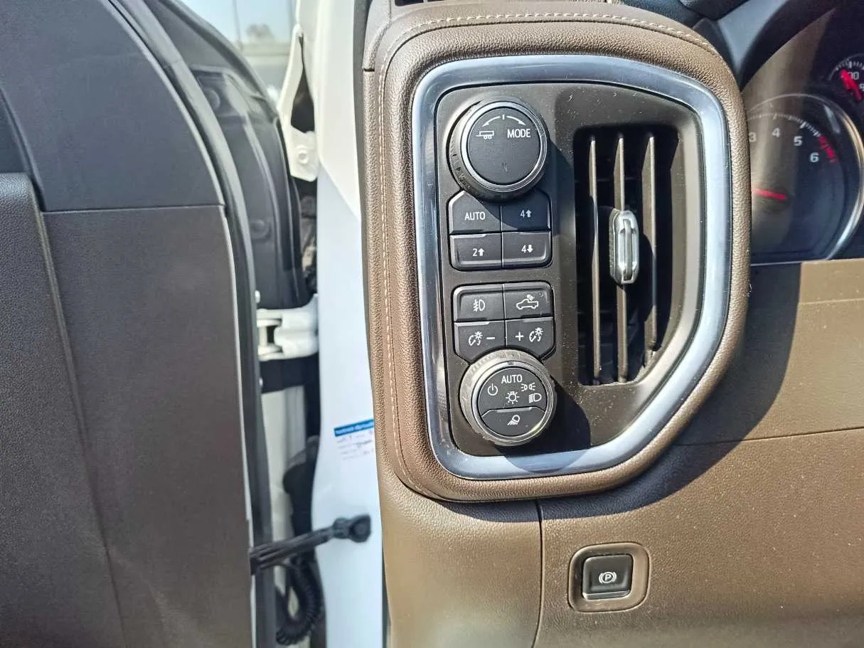 Car image 33
