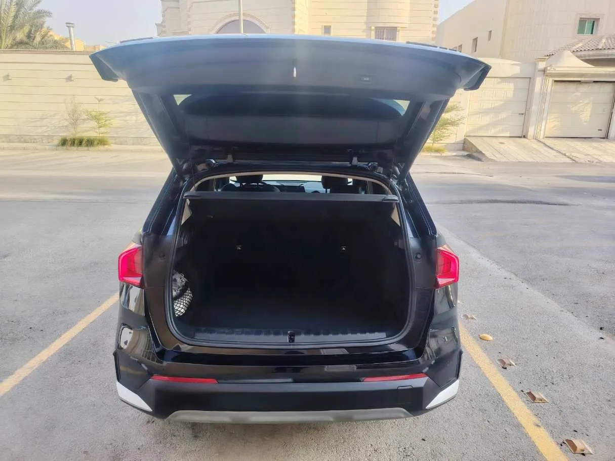Car image 25