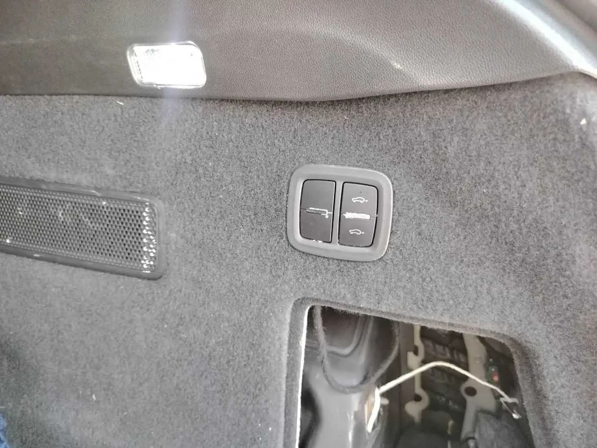 Car image 44
