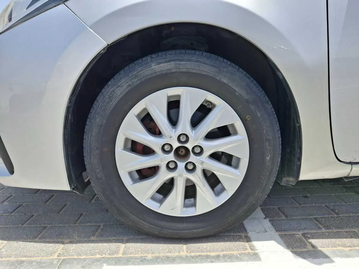 Car image 9