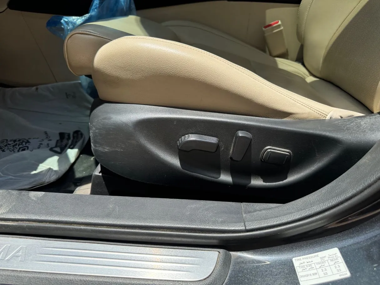 Car image 19