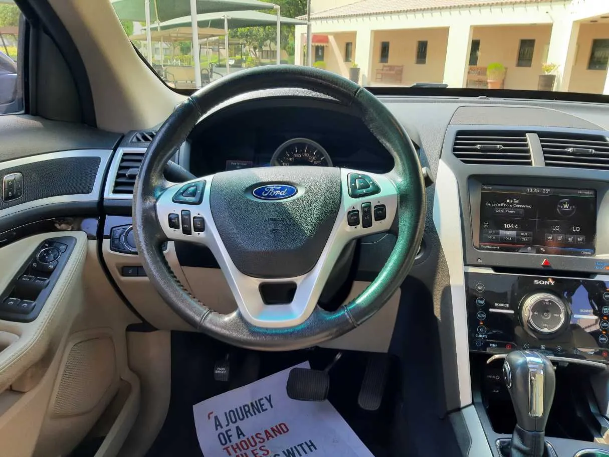 Car image 14