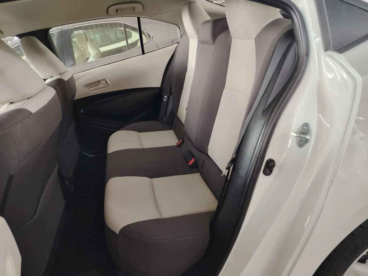 Car image 18