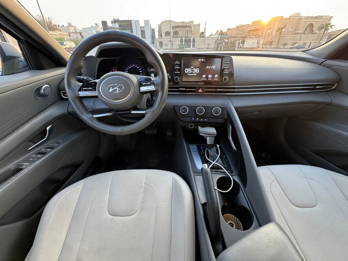 Car image 15