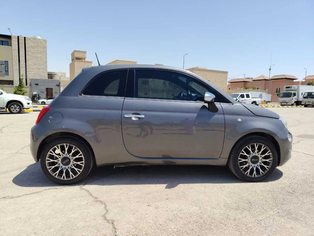 Car image 4