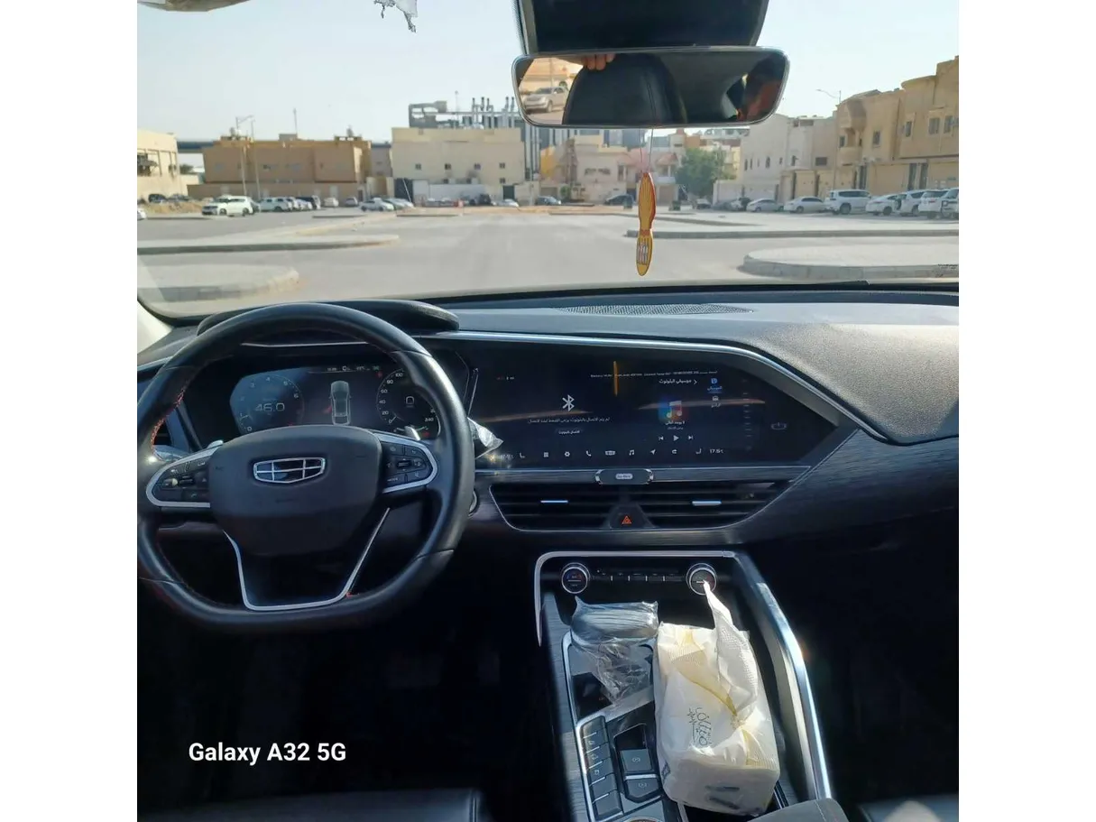 Car image 15