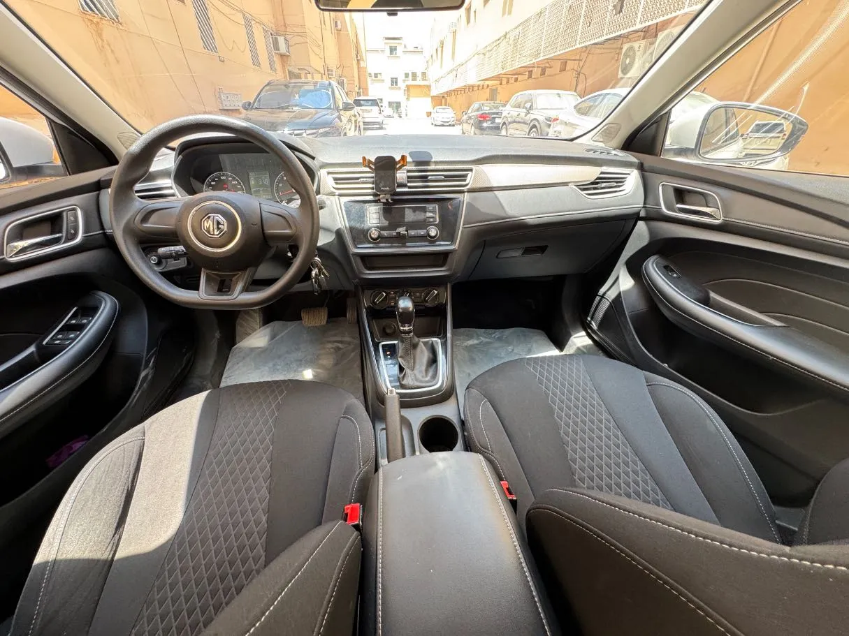 Car image 16