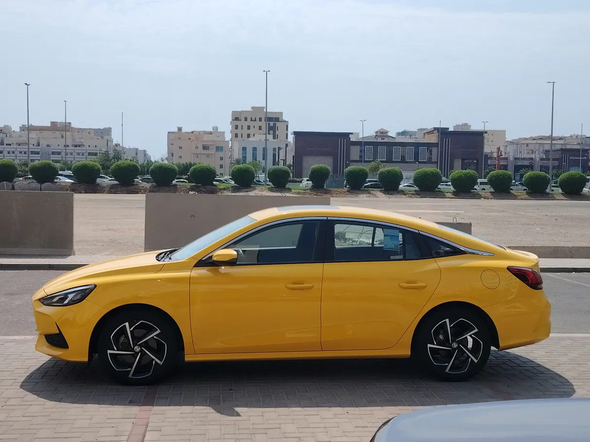 Car image 8