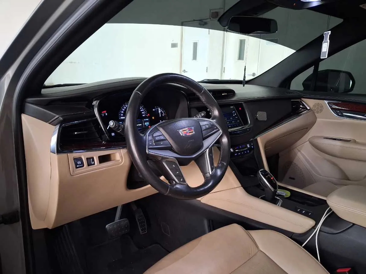 Car image 12