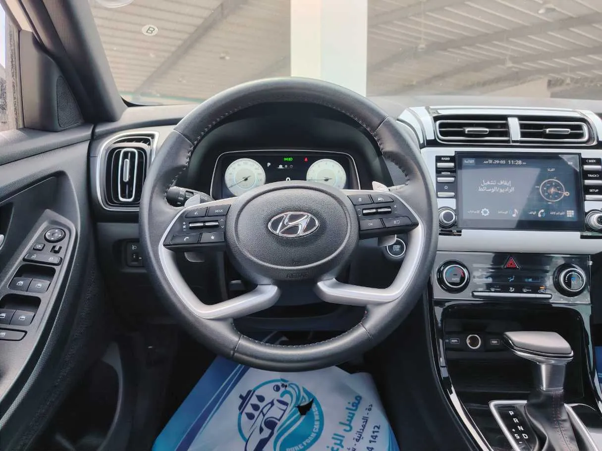 Car image 25