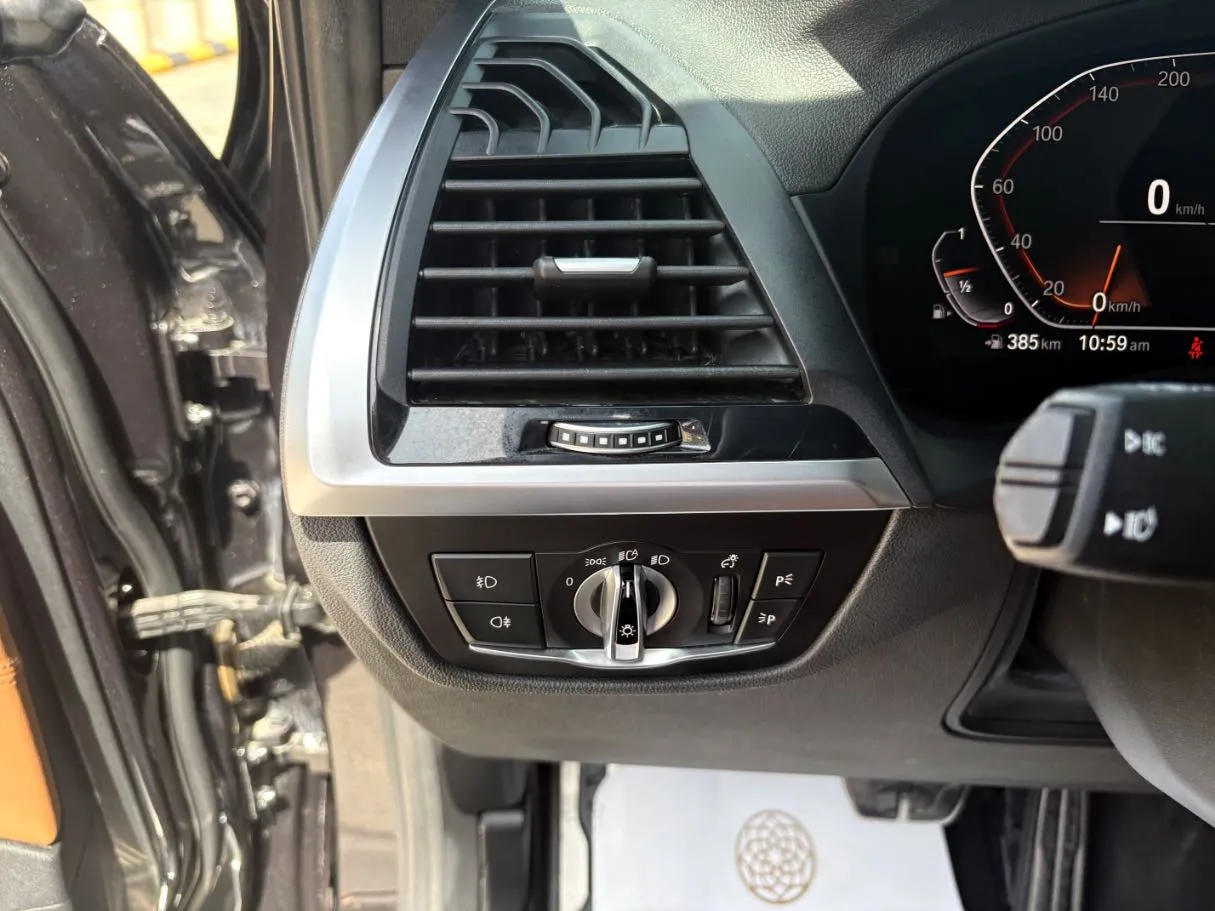 Car image 29
