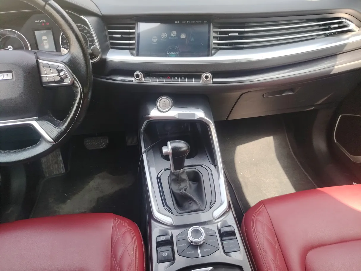 Car image 18