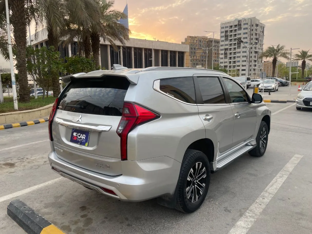 Car image 5