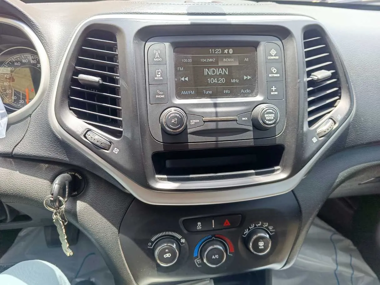 Car image 20