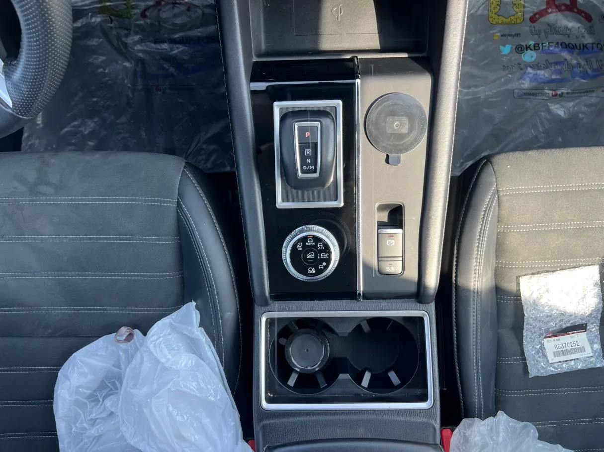 Car image 17
