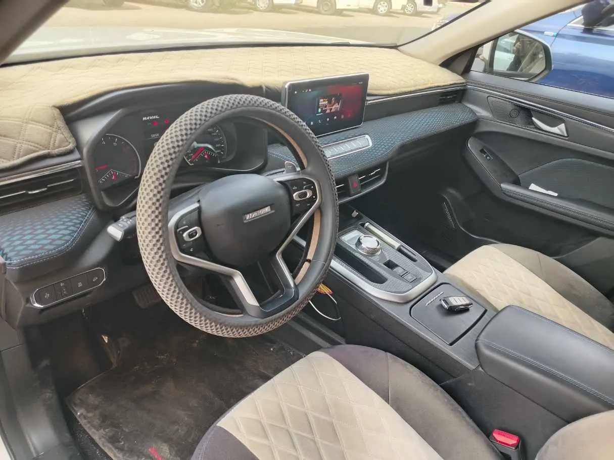 Car image 11