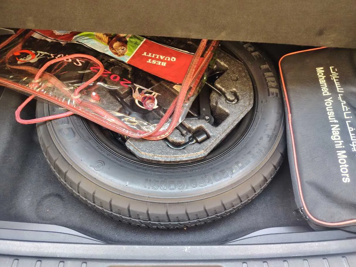 Car image 29