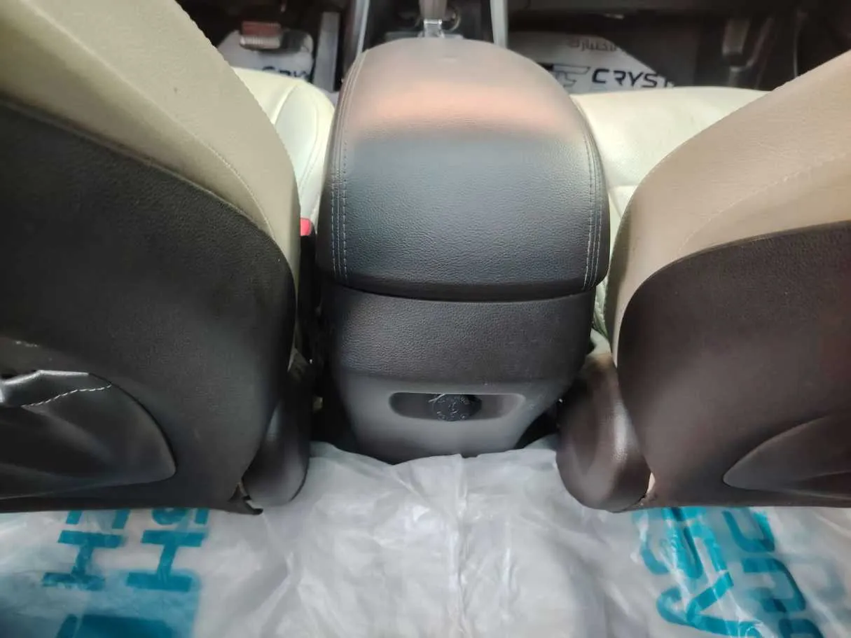 Car image 37