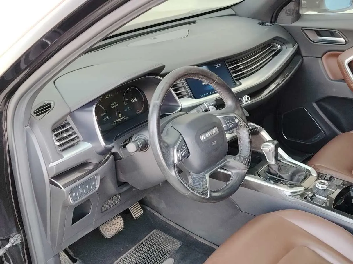 Car image 12